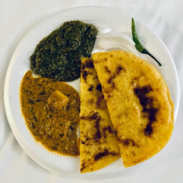 Saag Maki Roti.